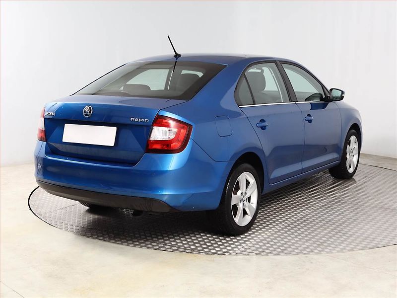 Škoda Rapid (2019) 1.0 TSI, Park. senzory - fotka 5 z 12
