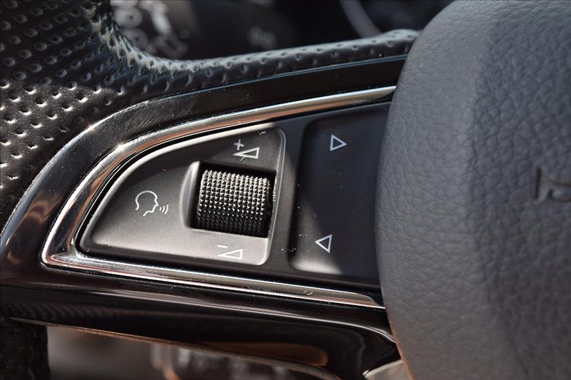 Škoda Fabia 1,2 TSI 66KW TOP VÝBAVA ALU - fotka 40 z 50