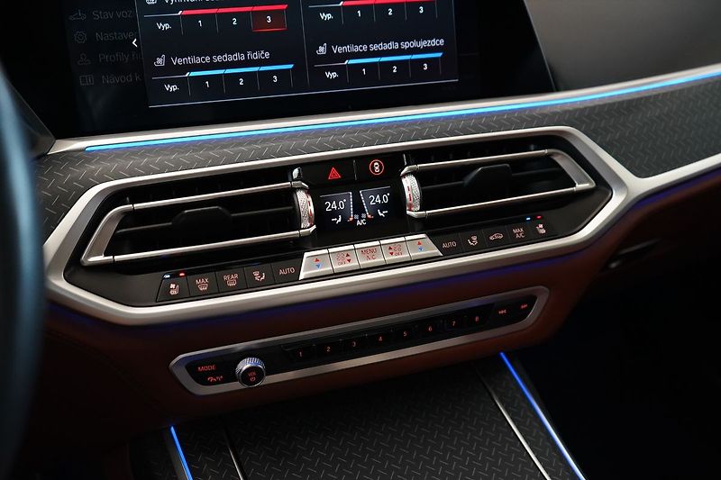 BMW X7 M50i xD, Executive Drive Pro - fotka 39 z 50