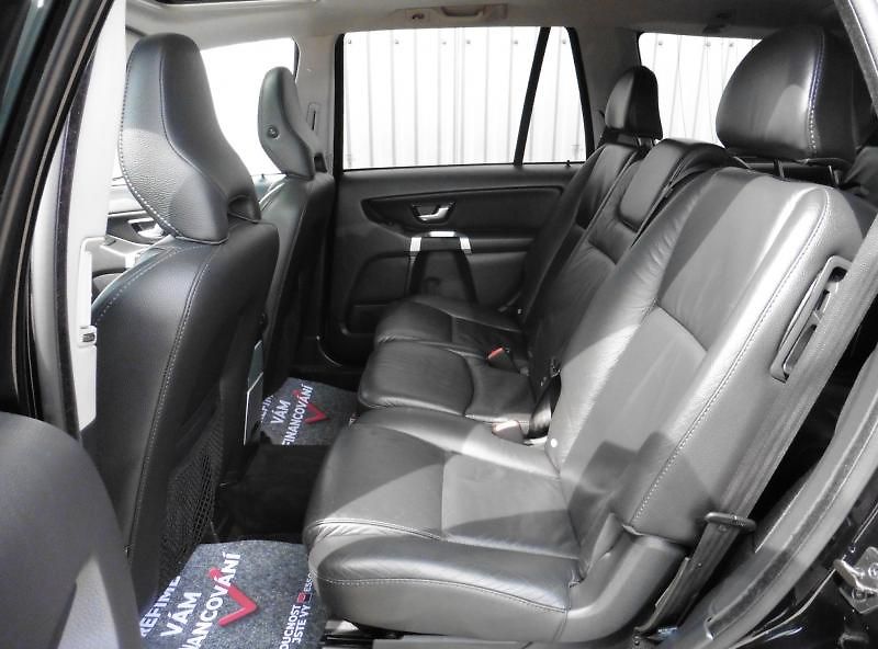 Volvo XC90 2,4 D5 Summum AWD A/T Navi 7.m - fotka 9 z 13
