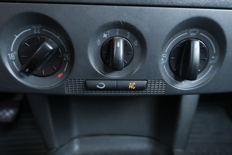 Škoda Fabia (2005) 1,2 47 kW Klima ČR STK do 7/28 - fotka 14 z 33