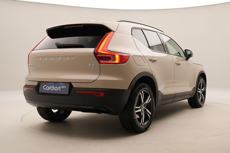 Volvo XC40 (2026) B3 AUT DARK PLUS - fotka 12 z 60