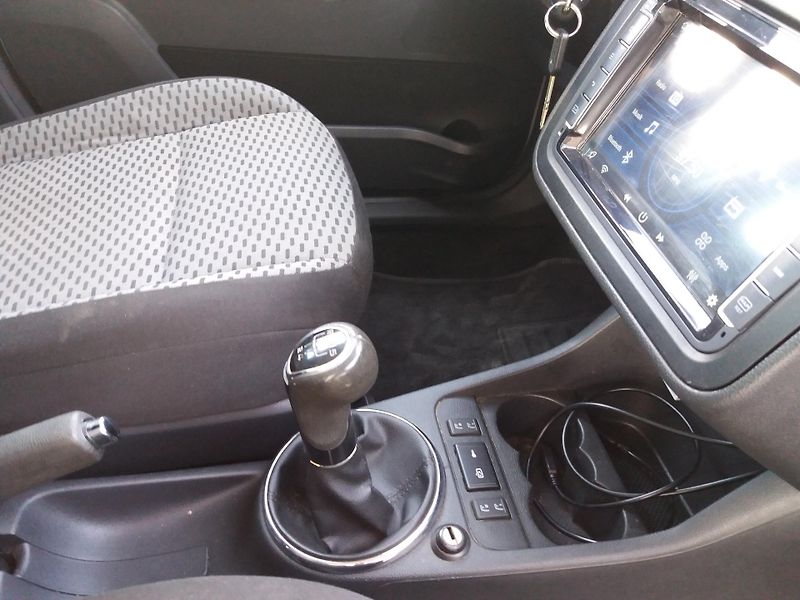 Škoda Fabia 1.2TSi,DIG.KLIMA,VÝHŘEV.SEDAD! - fotka 18 z 29