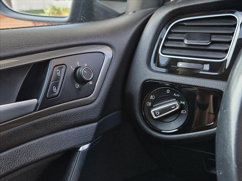 Volkswagen Golf 1,6 TDI JOIN EDITION LED NOSIČ - fotka 40 z 43