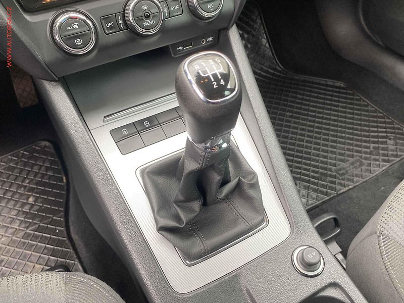 Škoda Octavia (2016) 1.6TDi, Style, bixen, navi - fotka 16 z 18
