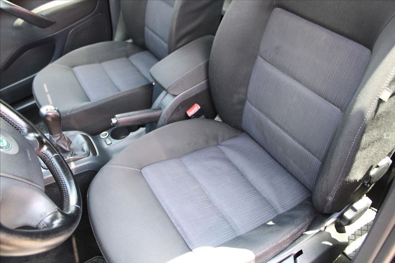 Škoda Octavia 1,6 MPI  TAŽNÉ,ELEGANCE - fotka 20 z 28