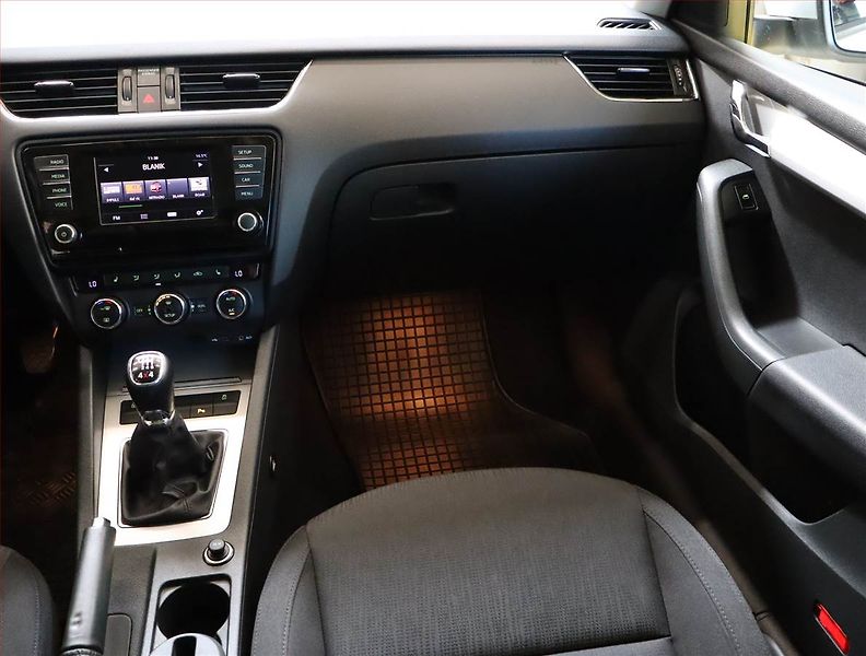 Škoda Octavia (2015) 1.6 TDI 4x4, 4X4, Bi-Xenony - fotka 8 z 19