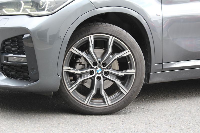 BMW X1 xDrive18d, Mpaket - fotka 6 z 22