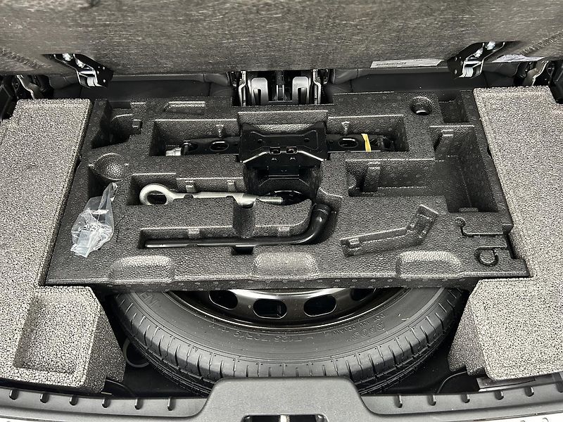 Volvo XC90 2.0 B5 4x4 Plus - fotka 30 z 32