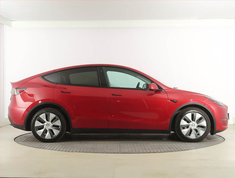 Tesla Model Y (2022) Long Range AWD 75kWh, SoH 89% - fotka 6 z 33