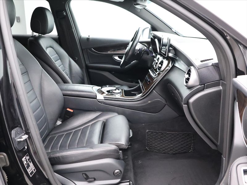 Mercedes-Benz GLC 2,1 220d 125kW 4Matic Aut. LED - fotka 12 z 41