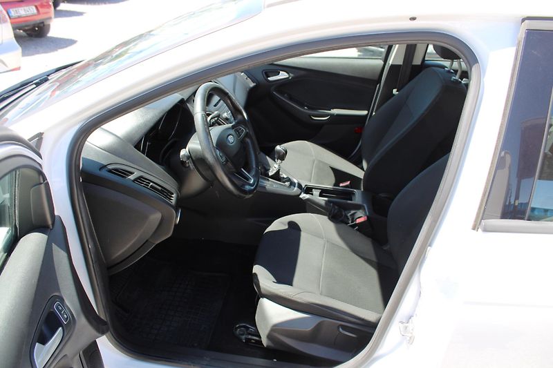 Ford Focus (2015) 1,6TDCI KLIMA ELOKNA  KOUP.CZ - fotka 9 z 16
