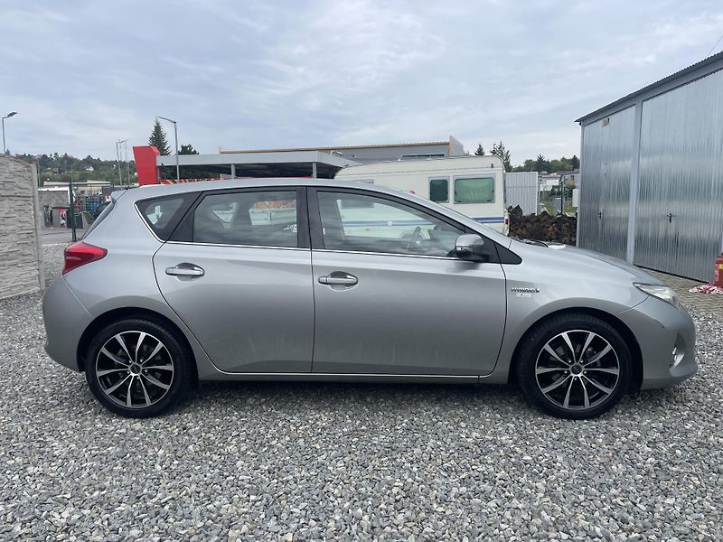 Toyota Auris 1.8i 16v HYBRID AUT SERVIS TOP - fotka 9 z 172