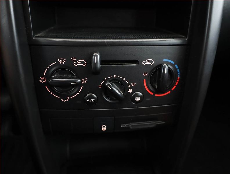 Peugeot 207 (2009) 1.4, nová STK, v dobrém stavu - fotka 10 z 14