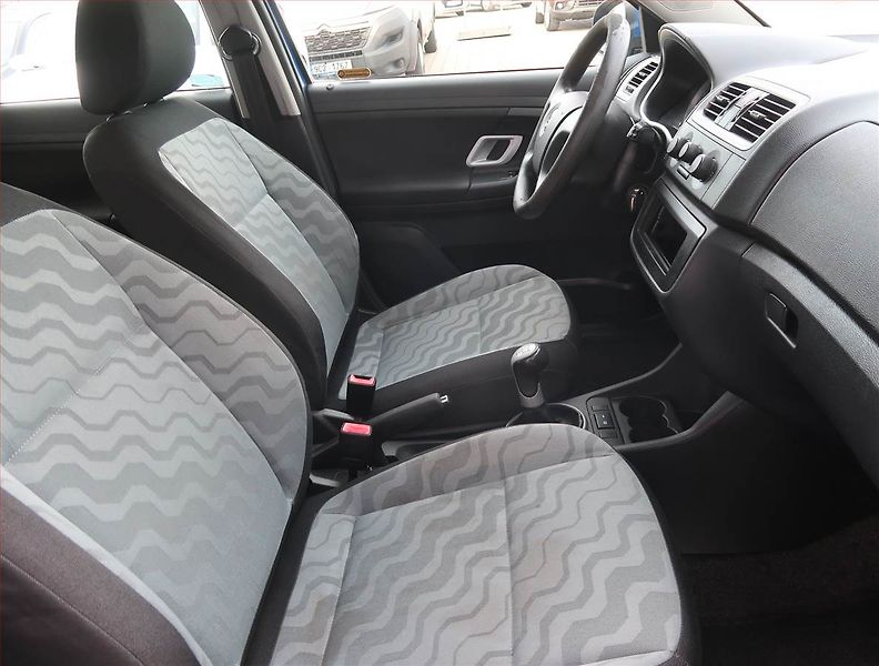 Škoda Fabia (2008) 1.2, po STK, za dobrou cenu - fotka 9 z 13