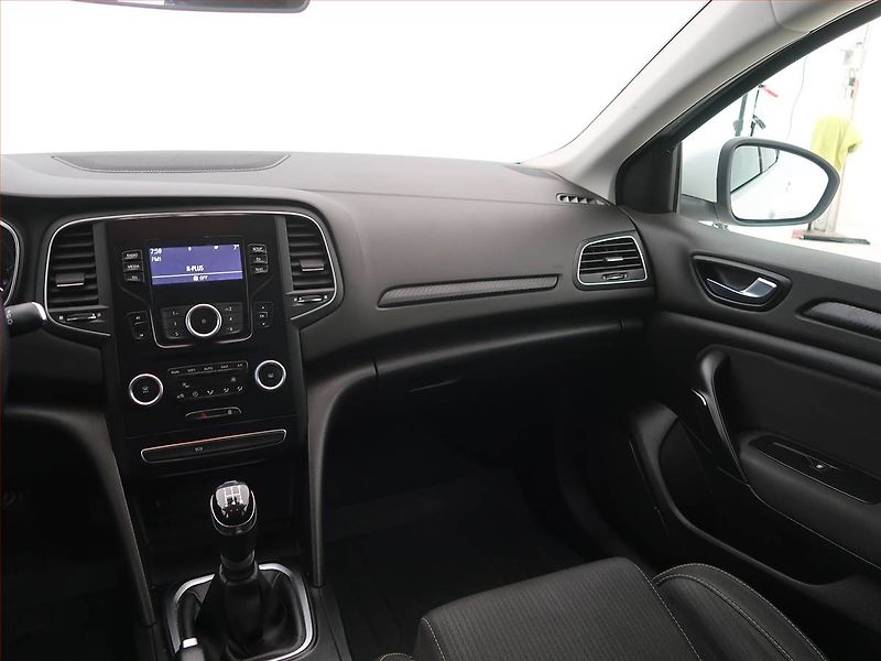 Renault Mégane (2017) 1.6 SCe, Tempomat - fotka 8 z 15