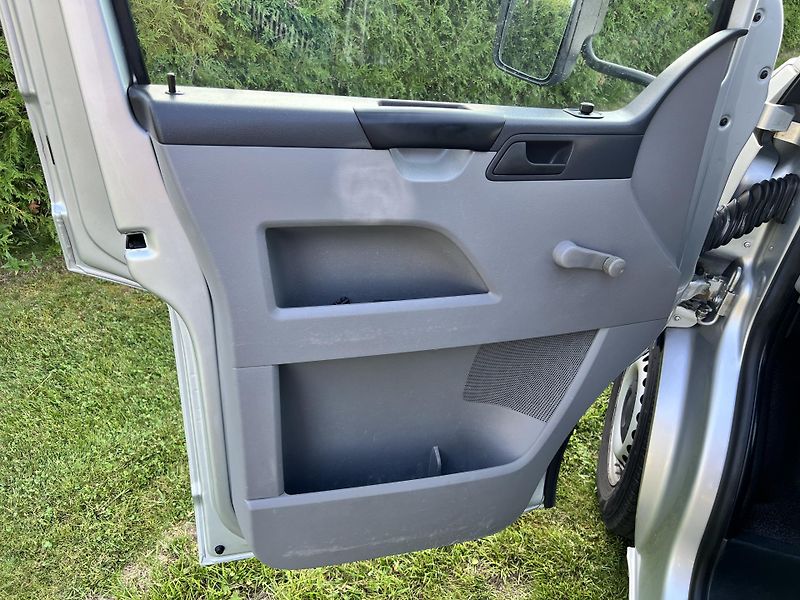 Volkswagen Transporter 1.9TDI 77KW,6MÍST,1MAJ,127TKM - fotka 12 z 45