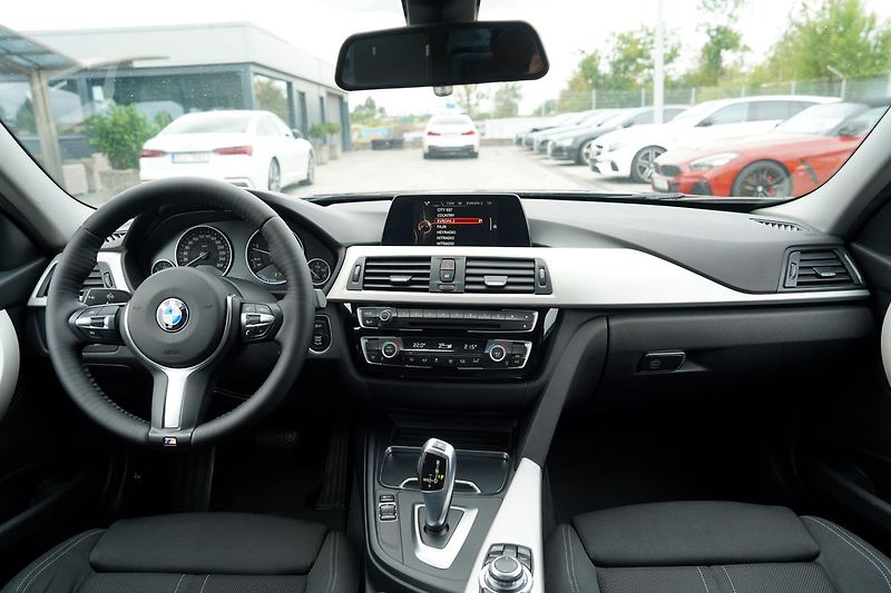 BMW Řada 3 320d automat/EfficientDynamic/ - fotka 24 z 39
