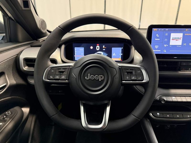 Jeep Avenger (2026) Altitude 1.2 Turbo e-Hybrid 11 - fotka 2 z 16