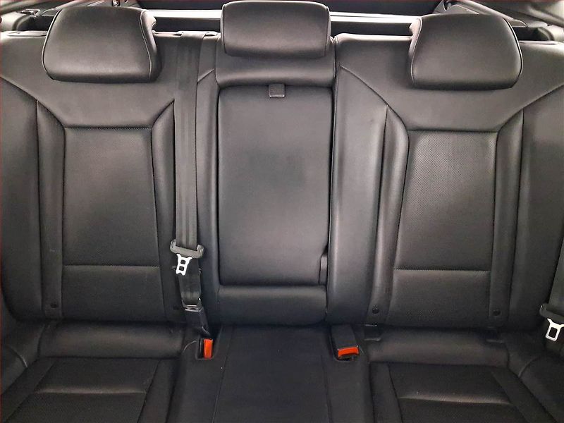 Hyundai i40 (2012) 1.7 CRDi, Navi, Xenony - fotka 10 z 24