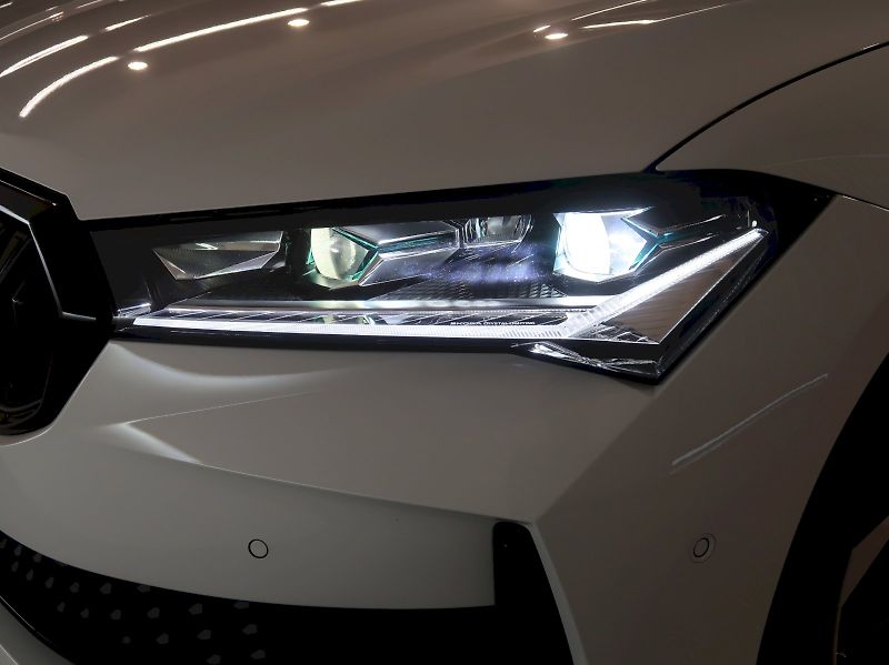 Škoda Superb (2026) SPORTLINE 2.0TDI 142KW TAŽNÉ W - fotka 41 z 43
