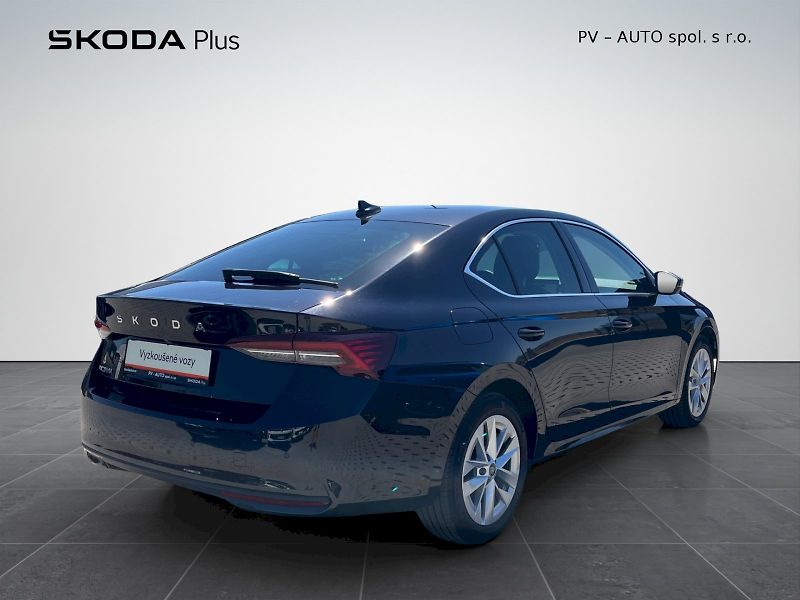 Škoda Octavia (2025) Top Selection 1.5 TSI 110kW MH - fotka 2 z 35