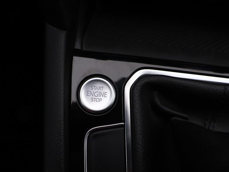 Volkswagen Passat 2,0 TDI 110kW Business Combi - fotka 21 z 30