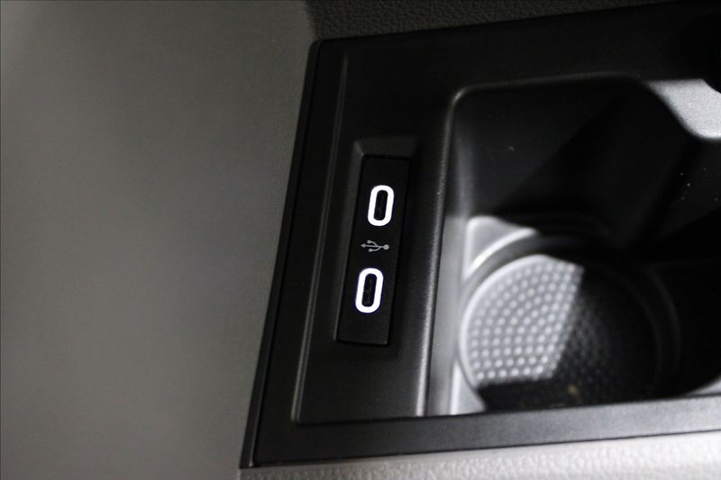 Volkswagen Caravelle 2,0 TDI 110kW DSG Comfortline - fotka 27 z 32