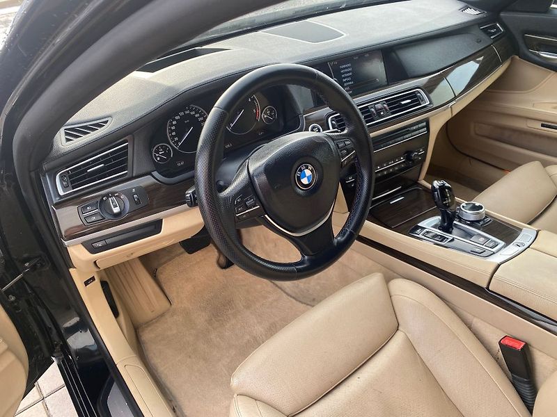 BMW Řada 7 (2009) - fotka 21 z 47