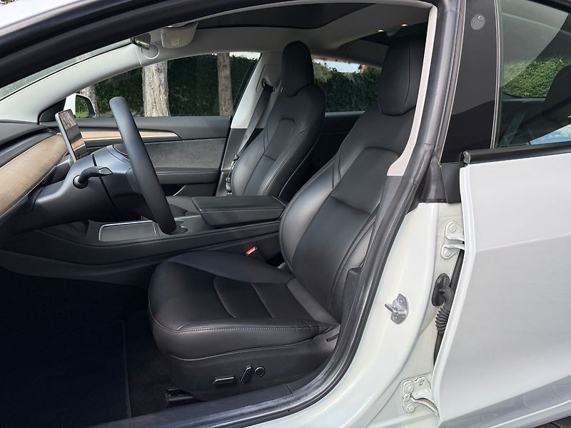 Tesla Model 3 Long Range AWD - fotka 11 z 38