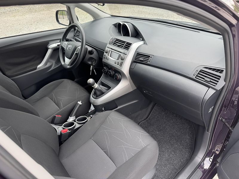 Toyota Verso (2010) 1.6VVTi,rezervace - fotka 29 z 39