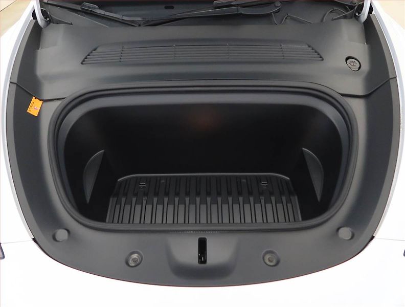 Tesla Model Y (2023) RWD LFP 60kWh, SoH 97% - fotka 15 z 33