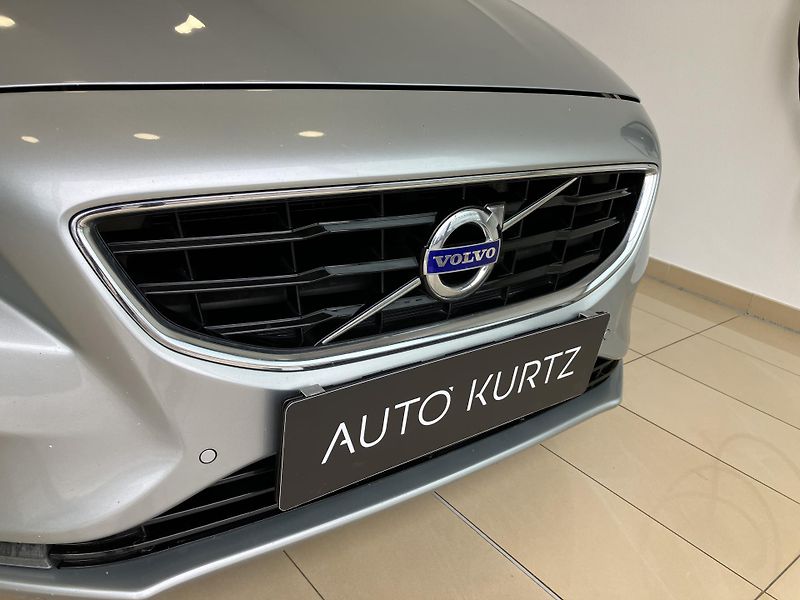 Volvo V40 T3 FWD Momentum MT6 - fotka 3 z 40
