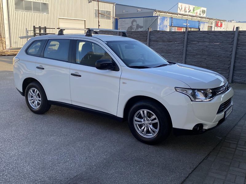 Mitsubishi Outlander (2014) 2,0i - Invite - 1 Majitel - fotka 33 z 42