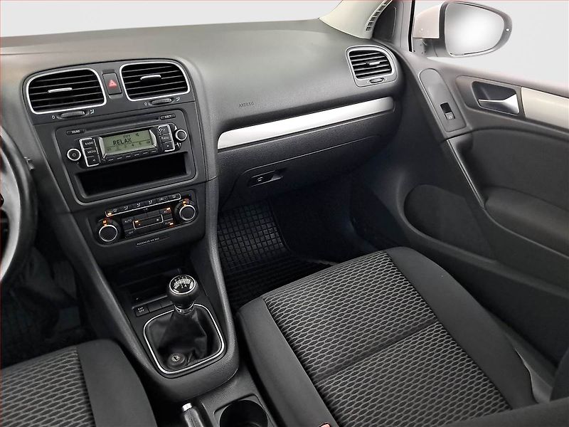 Volkswagen Golf (2010) 1.4 16V - fotka 8 z 15