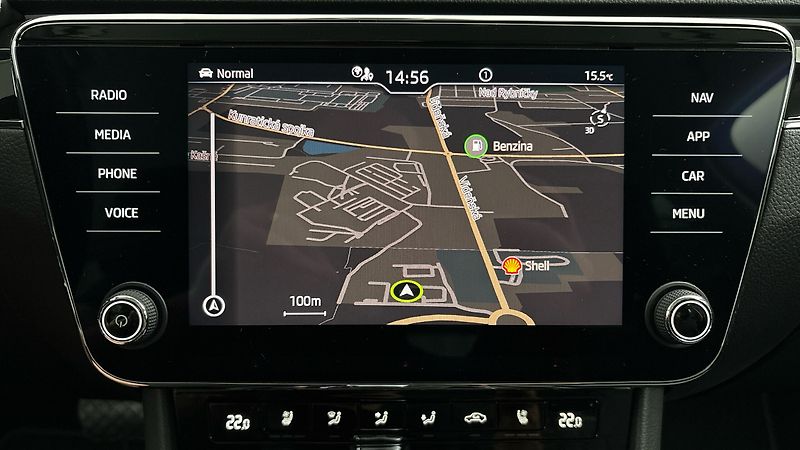 Škoda Superb 2.0 TDI DSG L&K Combi - fotka 33 z 34