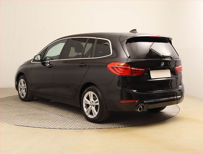 BMW Řada 2 (2021) Luxury Line 216d Gran Tourer - fotka 4 z 25