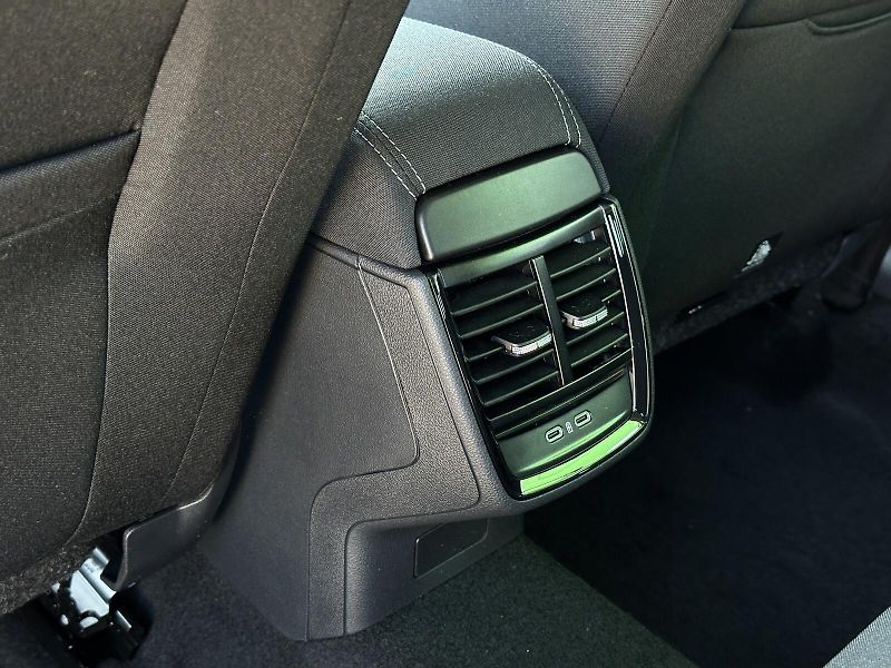 Škoda Kamiq 1.0TSi 116PS KAMERA+PDC P/Z Sm - fotka 37 z 42