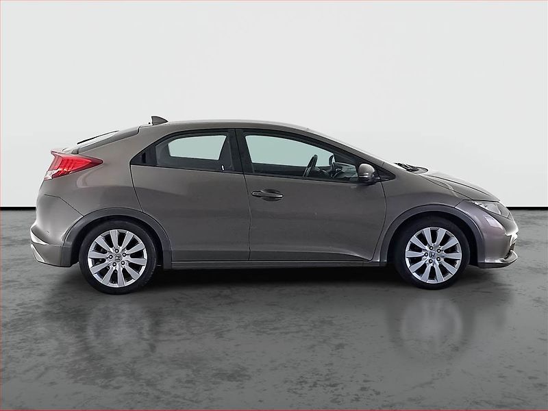 Honda Civic (2013) 1.8 i-VTEC, Tempomat - fotka 6 z 17