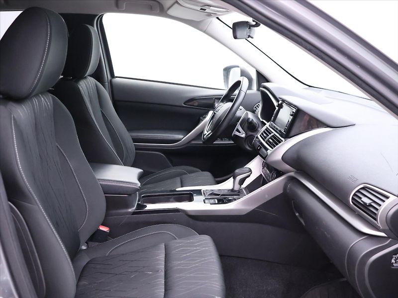 Mitsubishi Eclipse Cross 1,5 T-MIVEC 120kW Aut.klima - fotka 12 z 31