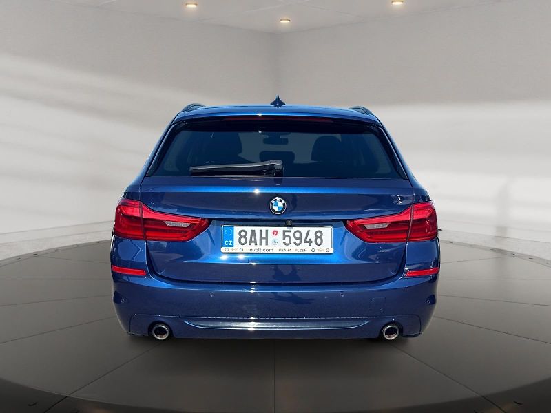 BMW Řada 5 (2020) TOURING 520d 140kW 4x4 CZ DPH - fotka 5 z 11