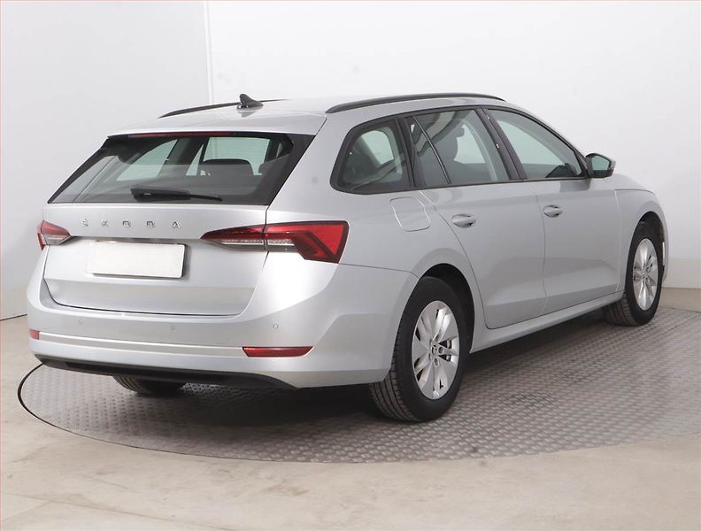 Škoda Octavia (2023) Ambition 2.0 TDI, ČR,1.maj - fotka 5 z 15