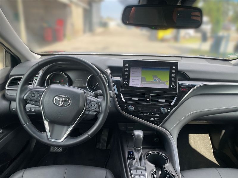 Toyota Camry 2,5 Hybrid Prestige AT - fotka 9 z 11