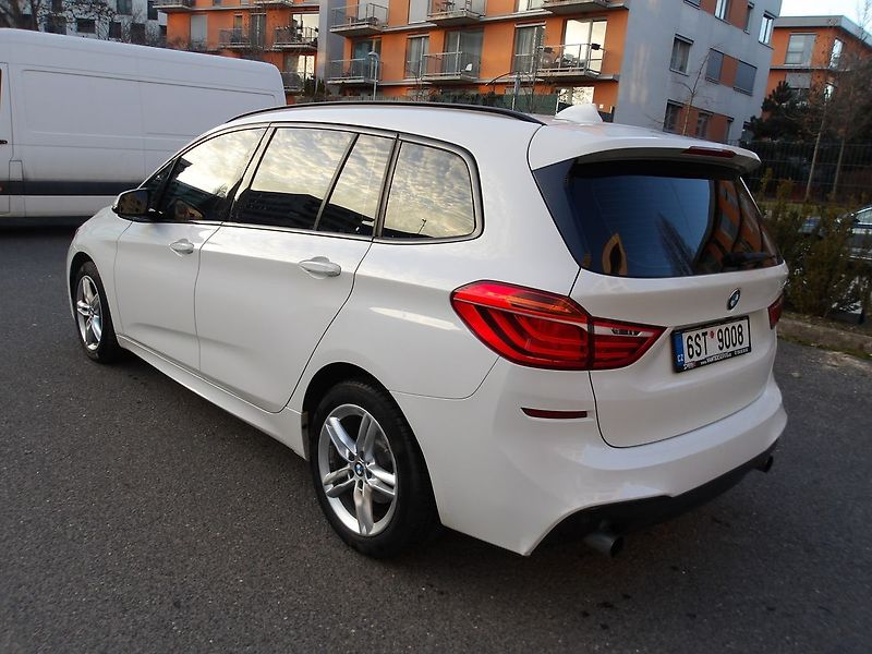 BMW Řada 2 220i AUT.! 7MÍST Gran Tourer - fotka 11 z 32