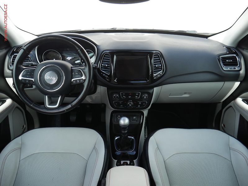 Jeep Compass (2019) 1.4 T, Limited, TZ, kůže - fotka 8 z 20