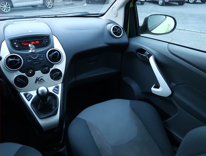 Ford Ka (2010) 1.2 i, po STK, rezervace - fotka 8 z 15