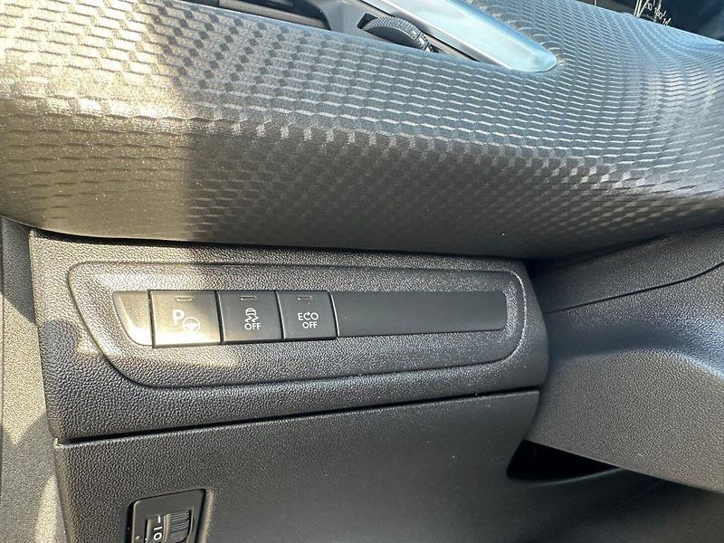 Peugeot 208 (2015) 1,2Turbo 81kw Style - fotka 18 z 25