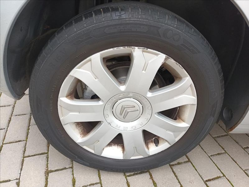 Citroën C4 1,4 i,65kw,ČR,1MAJ,KLIMA, - fotka 23 z 29