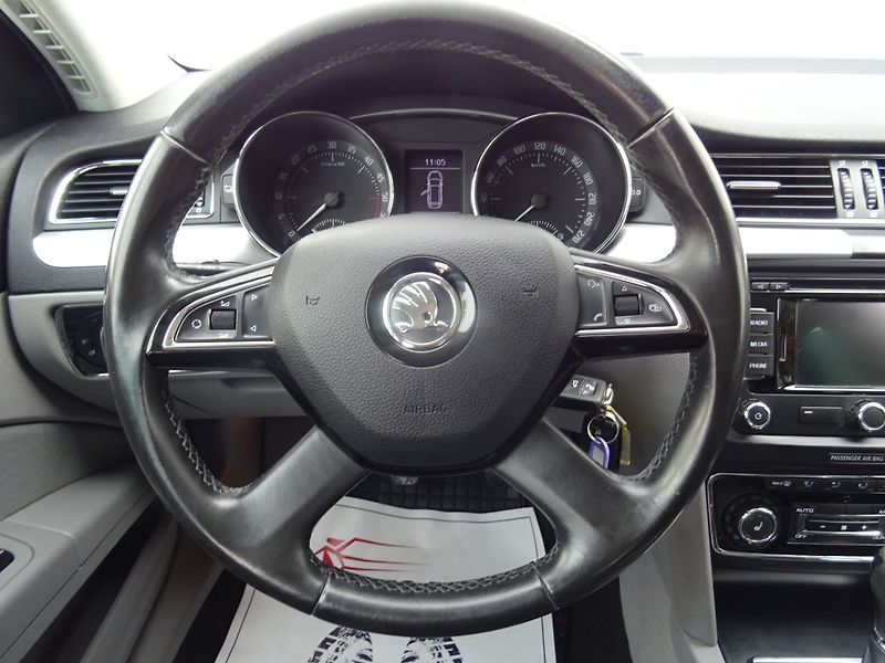 Škoda Superb (2013) 2.0TDi,103kW,1maj,S.kni,navi - fotka 13 z 24