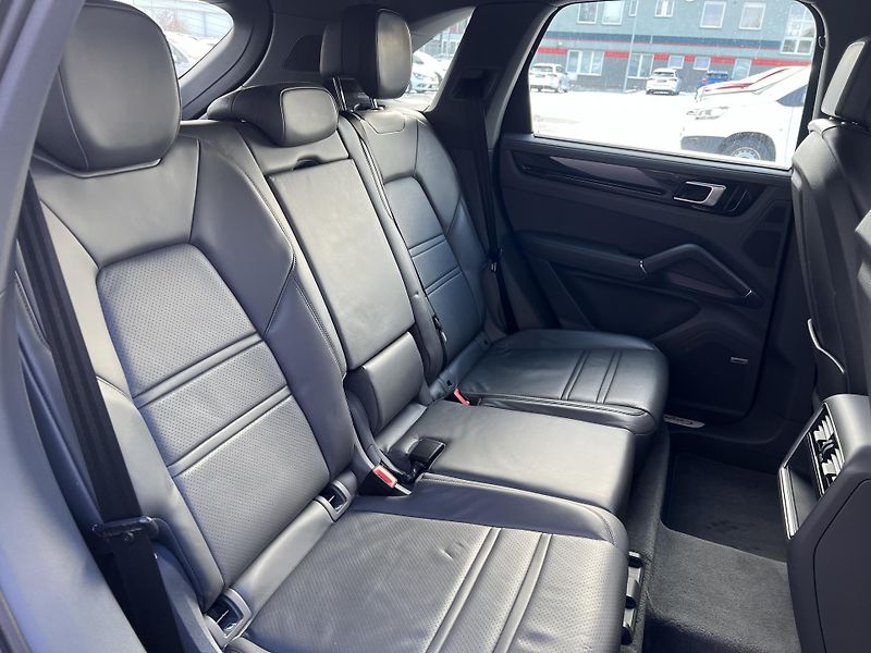Porsche Cayenne (2018) 3.0i*V6*250KW*E-Hybrid - fotka 34 z 40